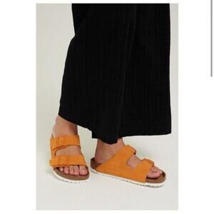 Birkenstock Arizona Signature Double Band Sandal in Russet Orange Size 6